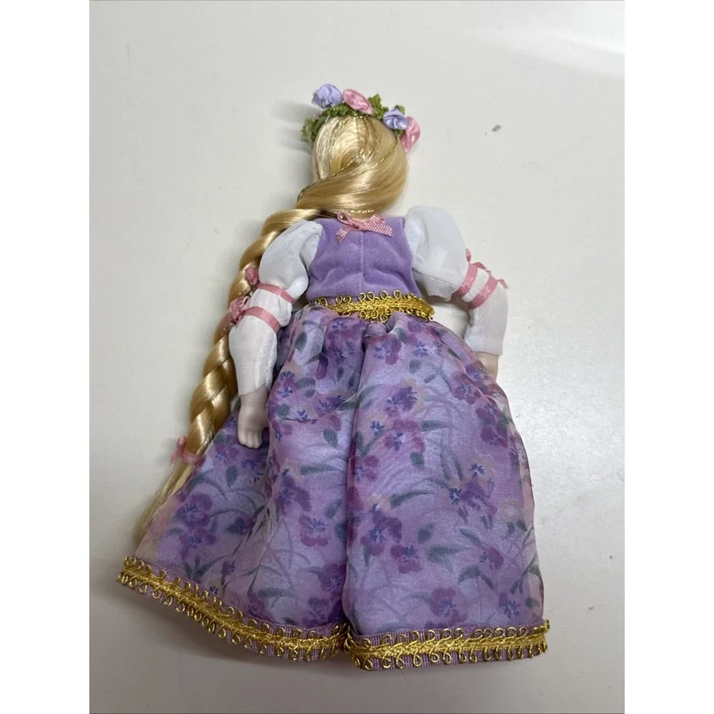 Avon Doll Rapunzel Fairy Tale Doll Collection 7.5 In tall Porcelain Vintage 1986